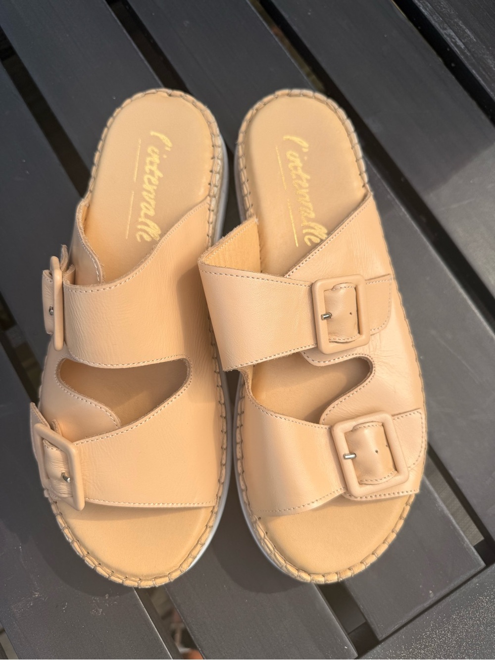 L’intervalle leather slides